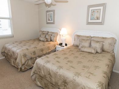 Enjoy  Views of the Gulf from this Two Bedroom Siesta Condo